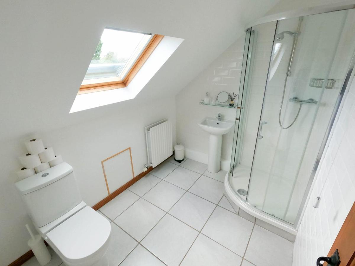 The Heights & Hollows Farmhouse, Saul, Downpatrick, Sleeps 14 Exteriör bild