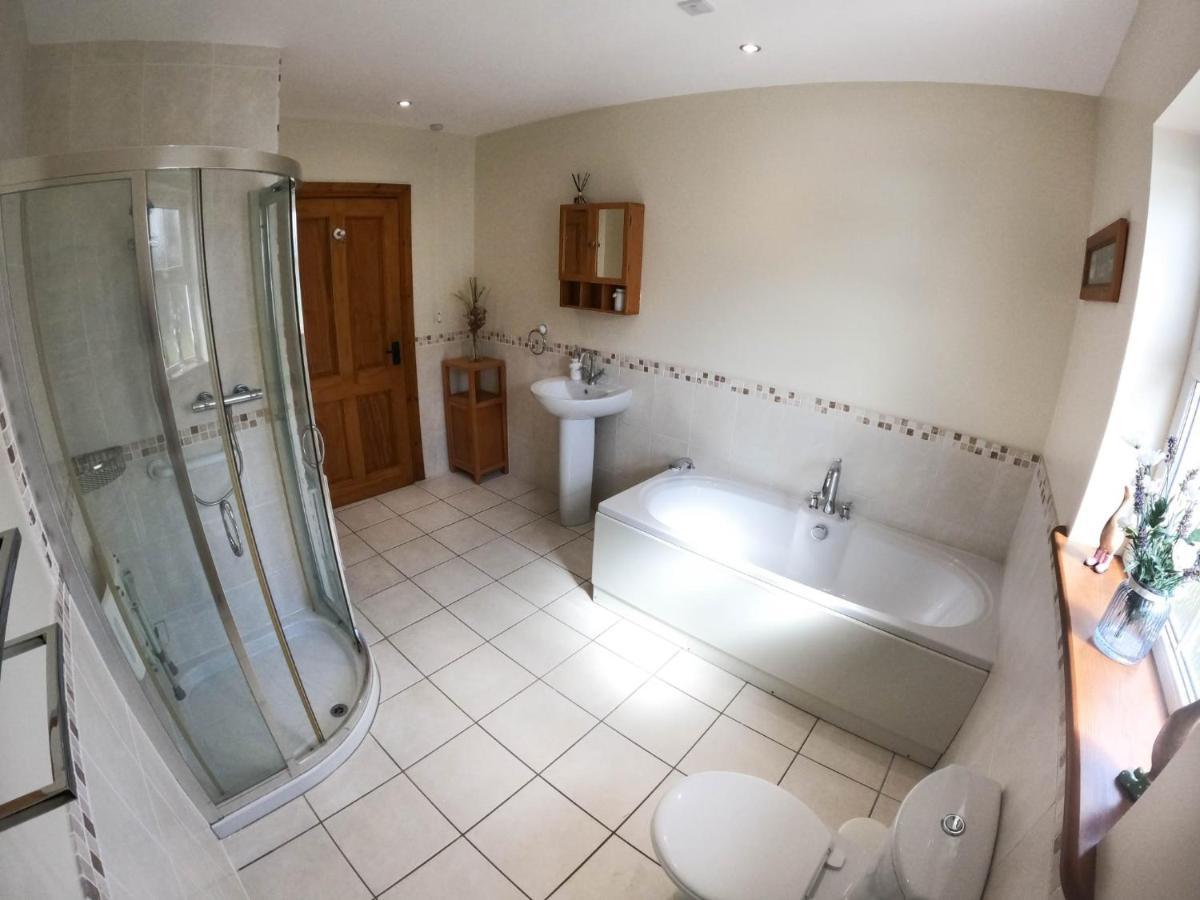 The Heights & Hollows Farmhouse, Saul, Downpatrick, Sleeps 14 Exteriör bild