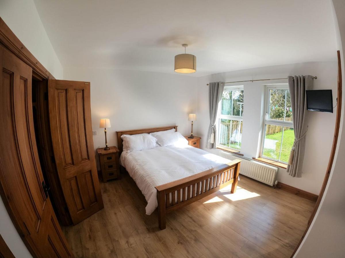 The Heights & Hollows Farmhouse, Saul, Downpatrick, Sleeps 14 Exteriör bild
