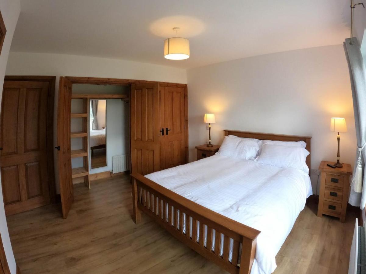 The Heights & Hollows Farmhouse, Saul, Downpatrick, Sleeps 14 Exteriör bild