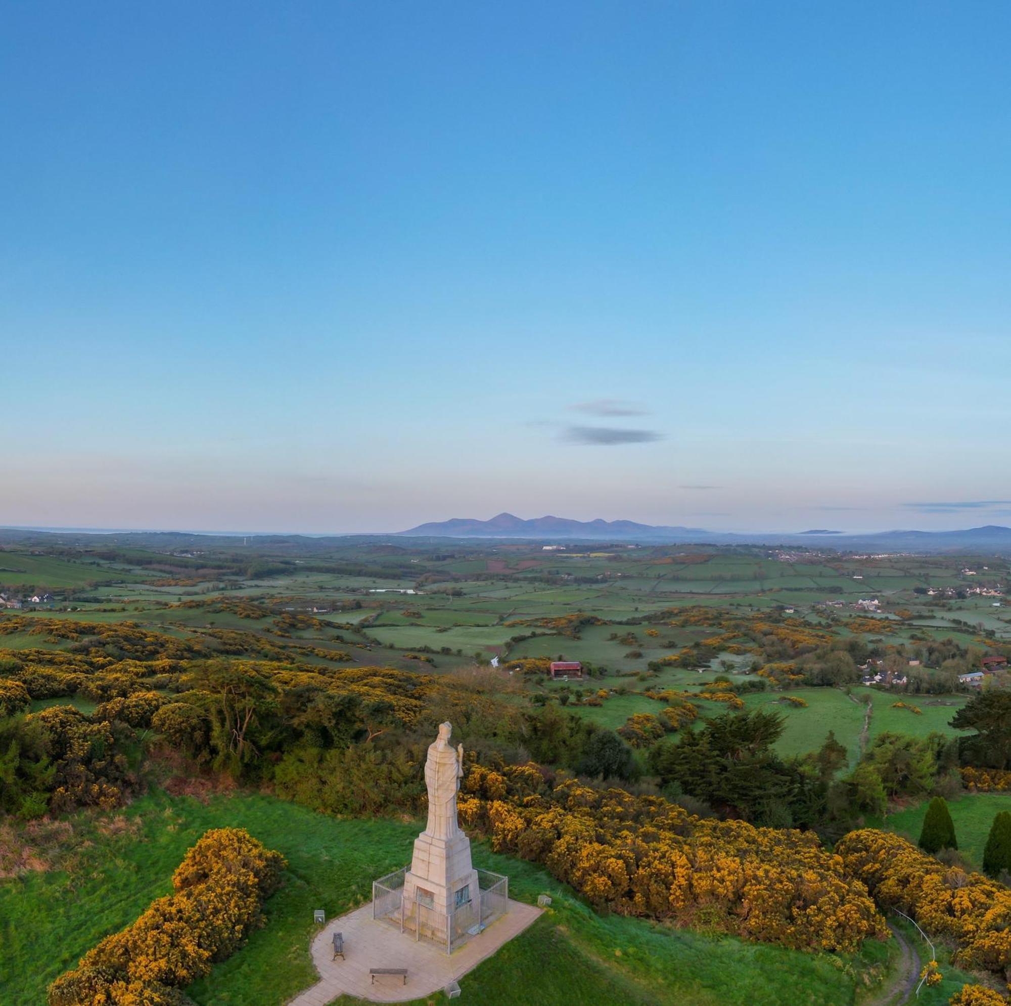 The Heights & Hollows Farmhouse, Saul, Downpatrick, Sleeps 14 Rum bild